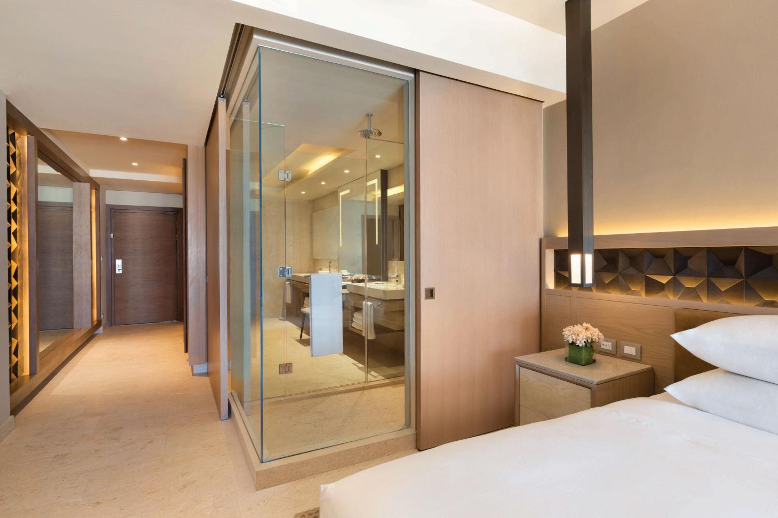 Turquoize Ocean Front Master Double