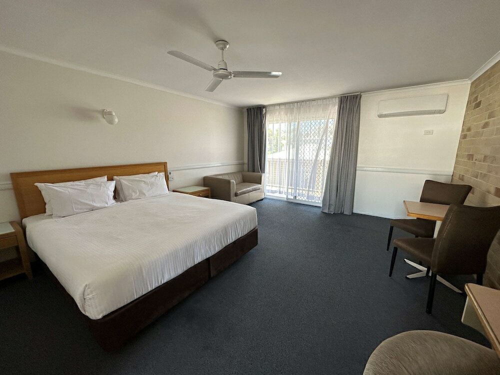 Executive Room, 1 King Bed, Non Smoking, Balcony (Larger Room)
