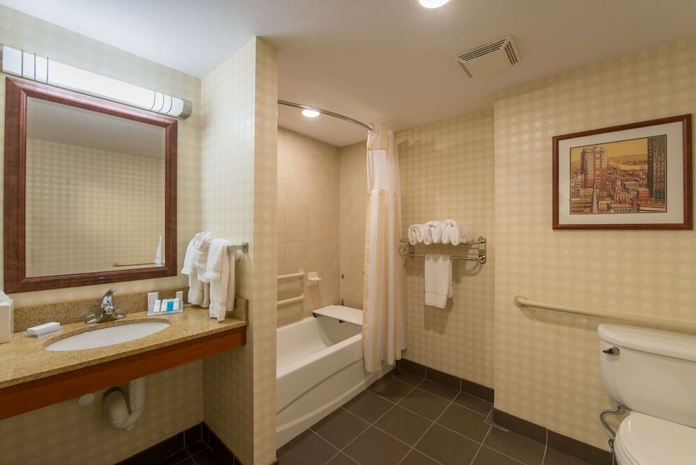 1 King Junior Suite, Accessible