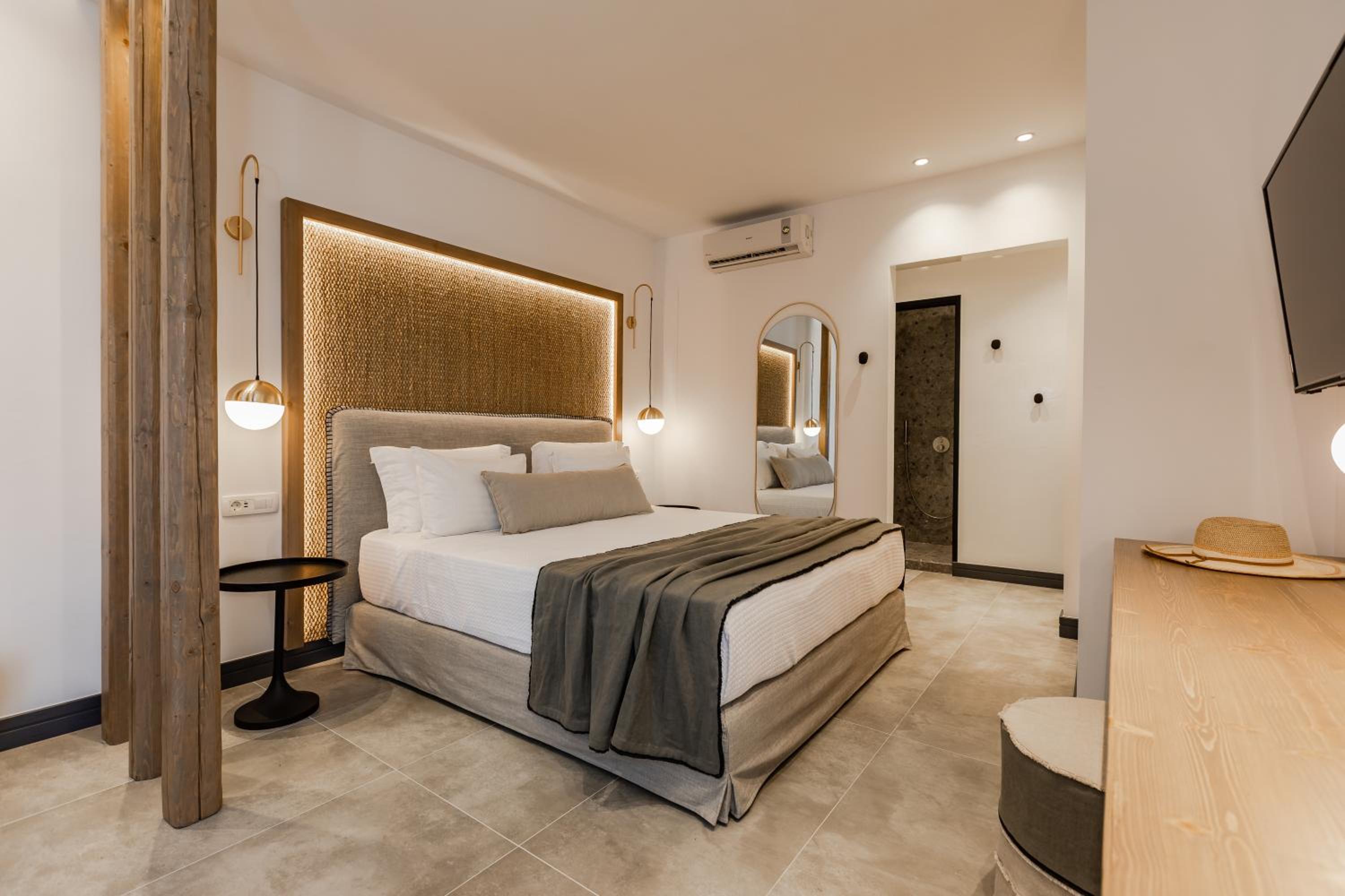 Junior Suite with Private Pool & Jetted Tub