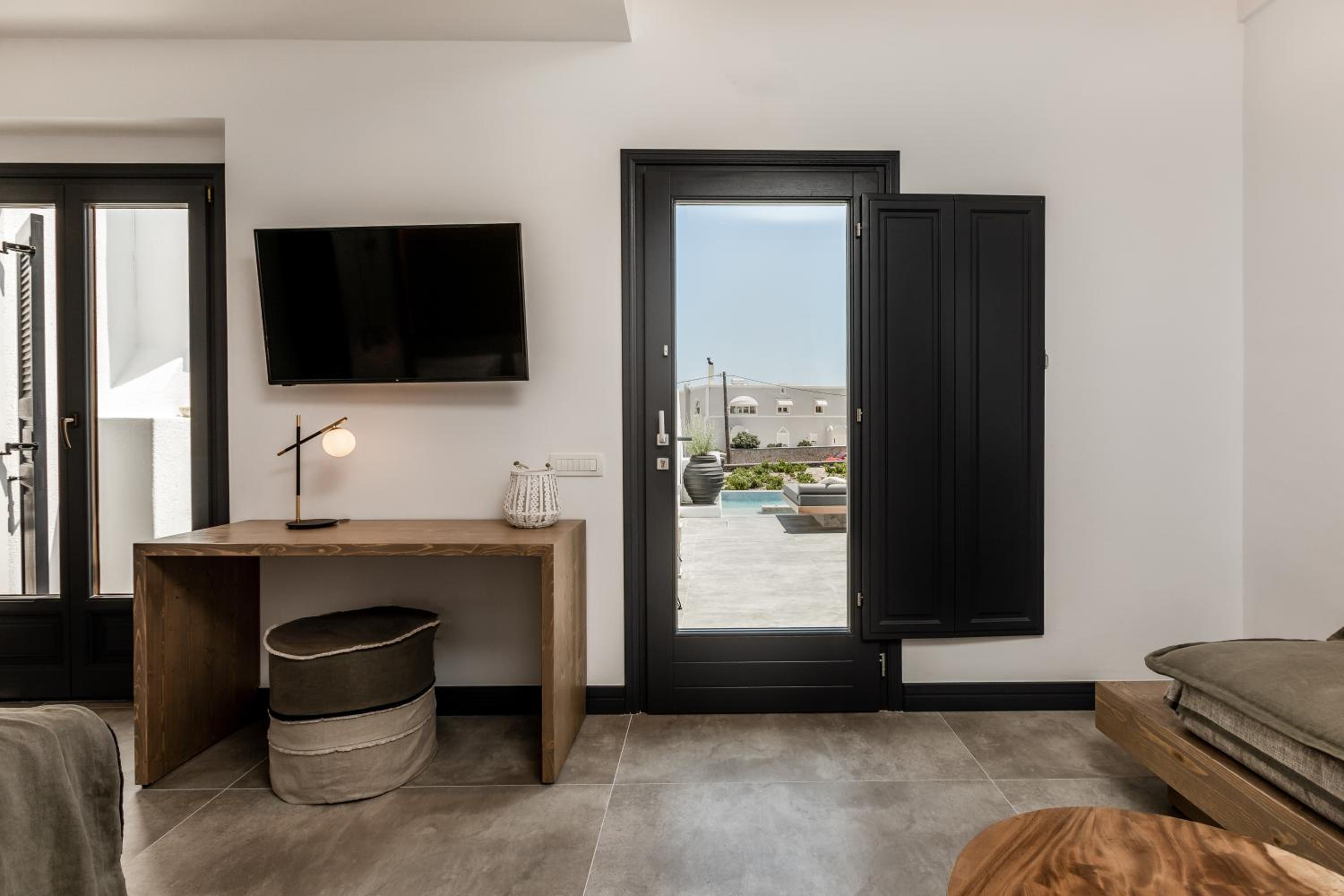 Junior Suite with Private Pool & Jetted Tub