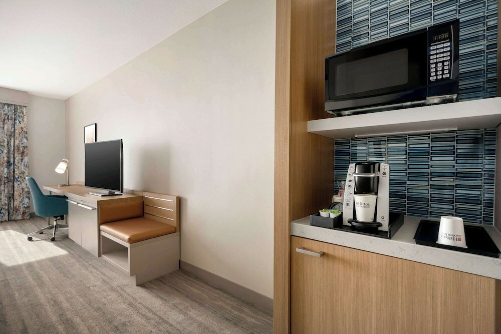 Premium Room, 1 King Bed (Drinks & Snacks)