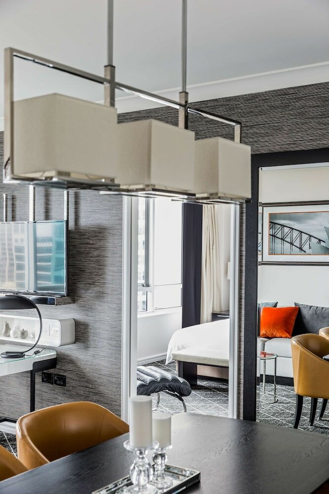 Executive Suite, 1 King Bed with Sofa bed, Club Lounge Access (Living Room)