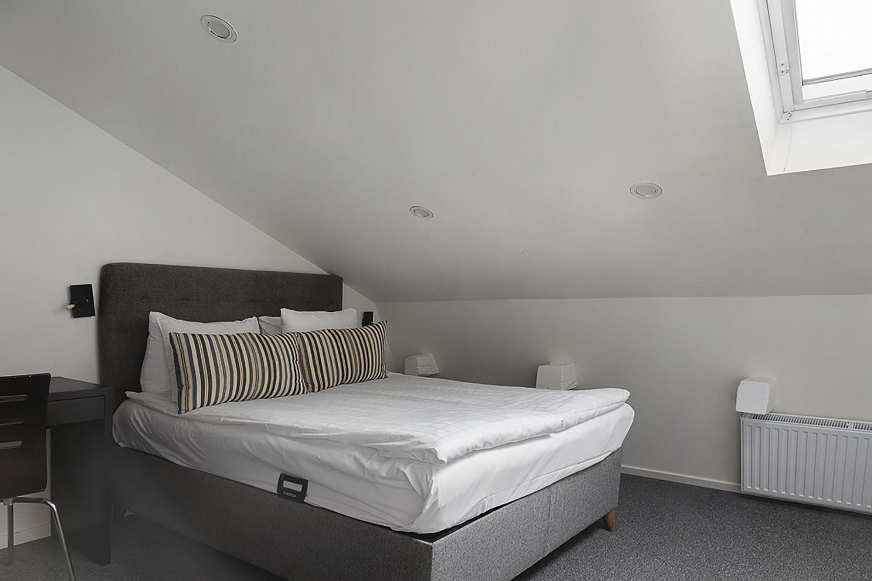 Economy Queen Room - Non-Smoking