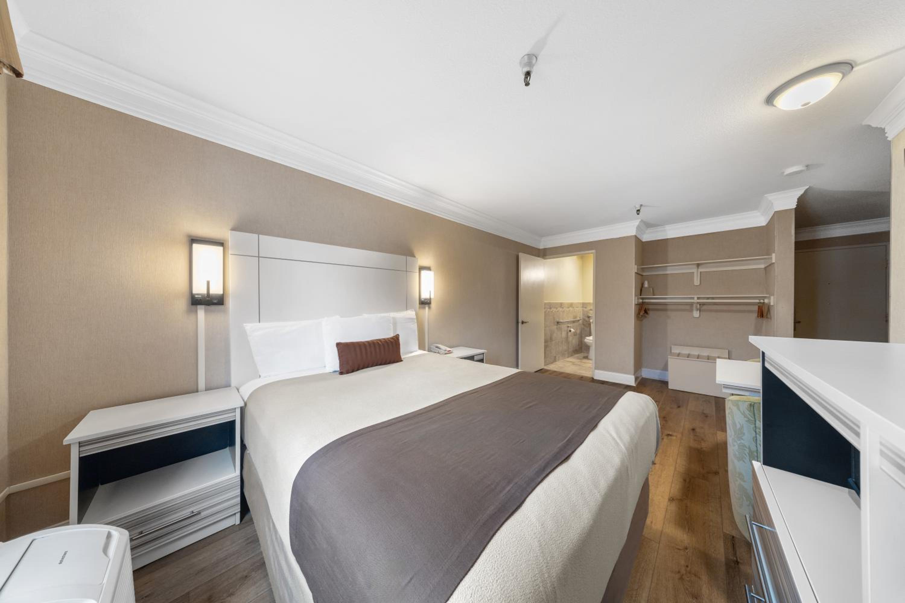 Queen Room - Disability Access