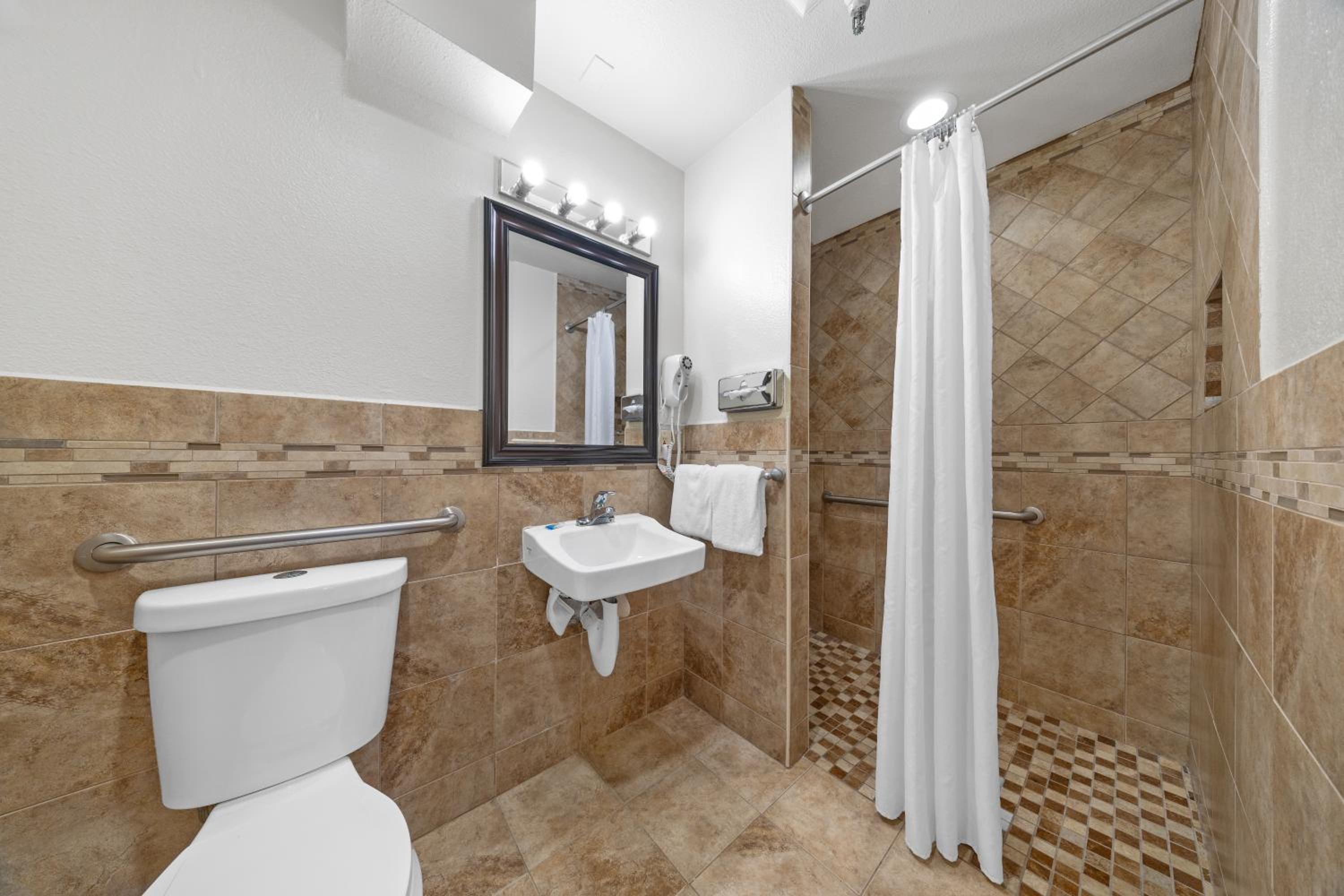 Queen Room - Disability Access