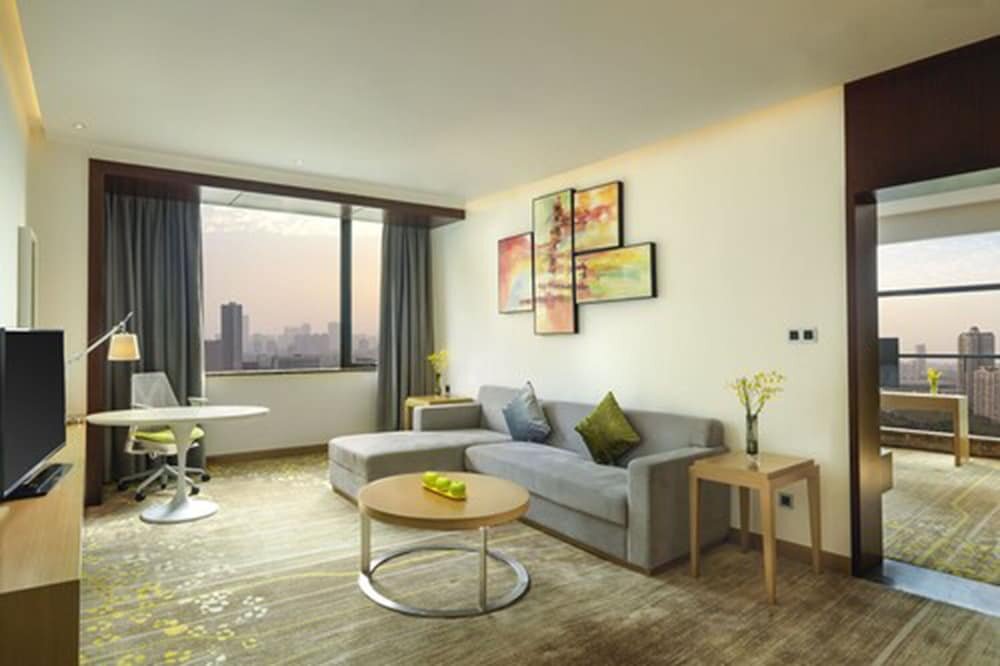 Room, 1 King Bed, City View (High Floor)