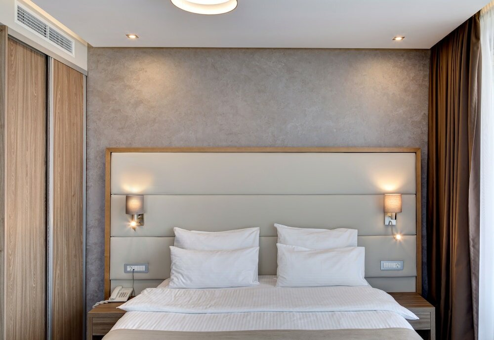 Suite, Balcony, City View