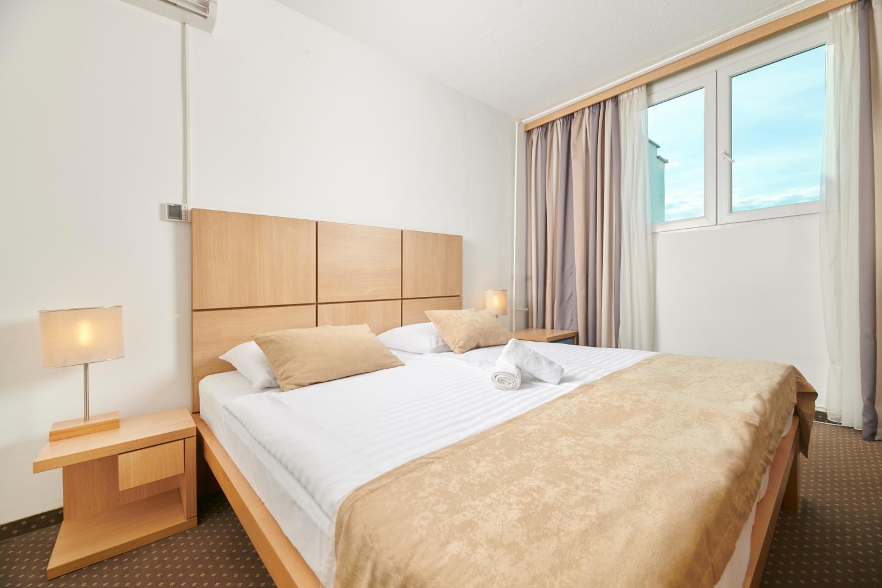 Comfort Family Room with Balcony