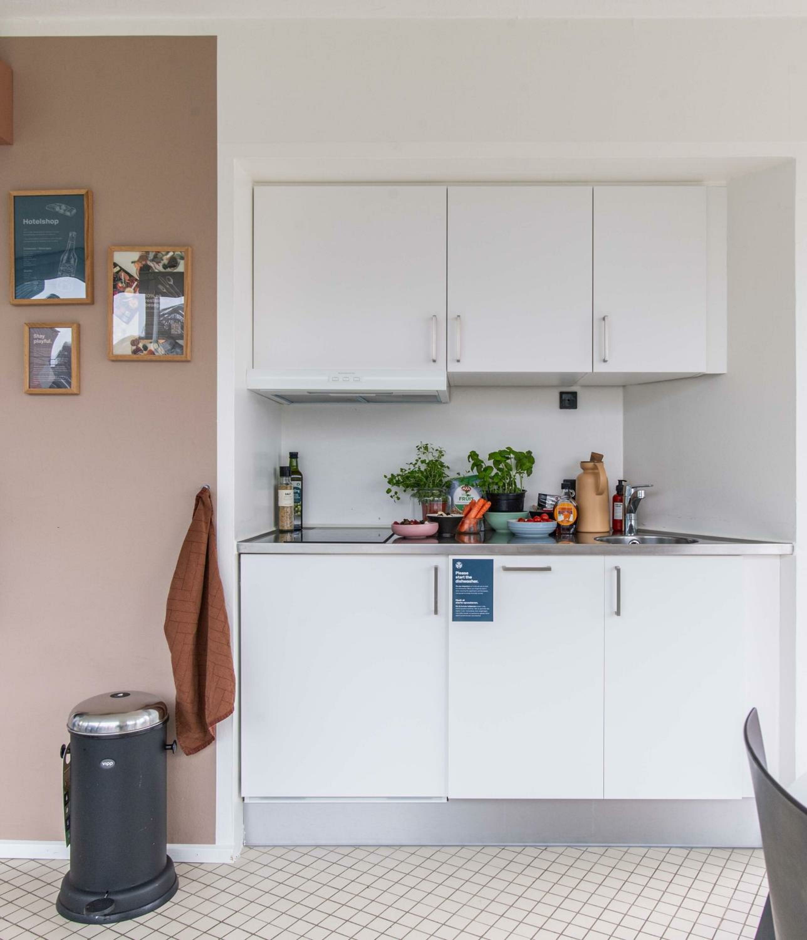 One-Bedroom Apartment with Courtyard View 
