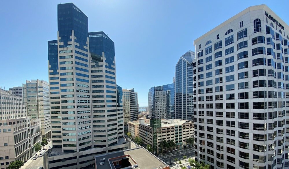 Deluxe Room, 1 King Bed, City View