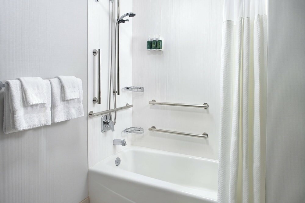 Suite, 1 Bedroom, Balcony (Mobility/Hearing Accessible, Tub)