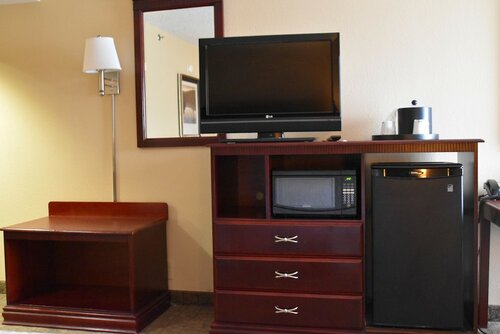 Room, 1 King Bed, Accessible (3x3 Shower) в Hampton Inn Perry
