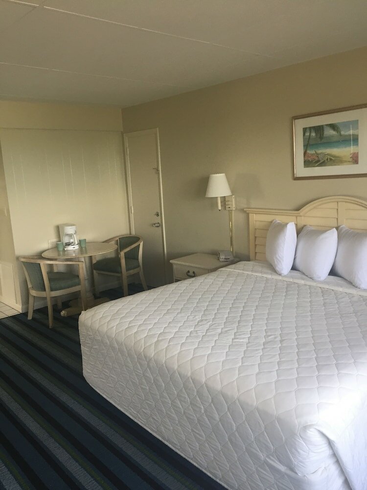 Basic Room, 1 King Bed, Ocean View (3 story walk up)
