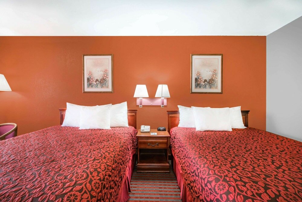 Room, Non Smoking (Multiple Beds)