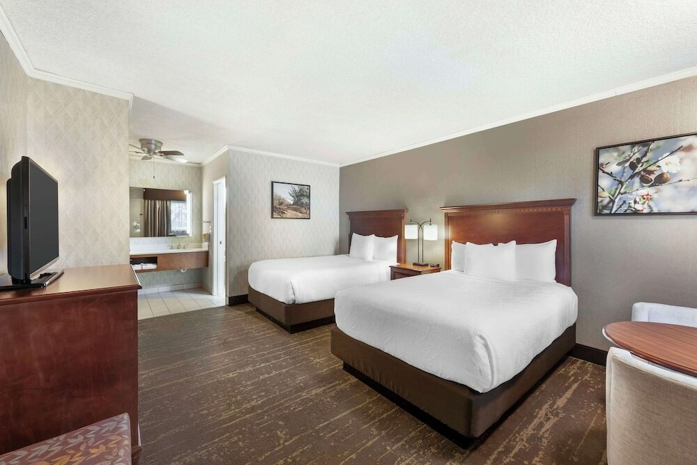 Deluxe Room, 2 Queen Beds, Non Smoking, Refrigerator & Microwave