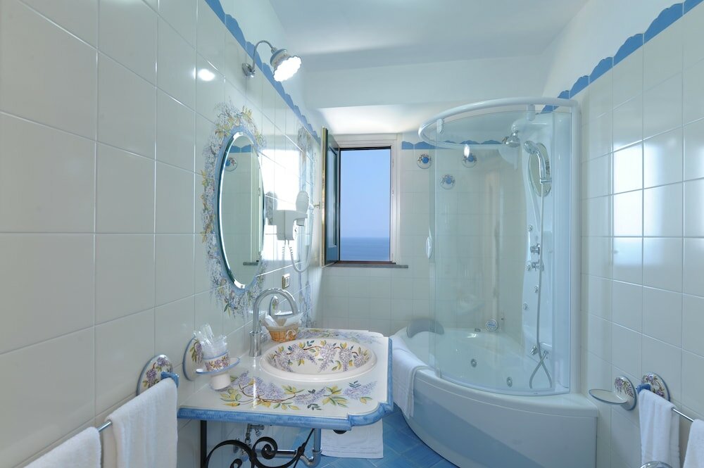 Suite, Sea View, Corner (French Balcony)