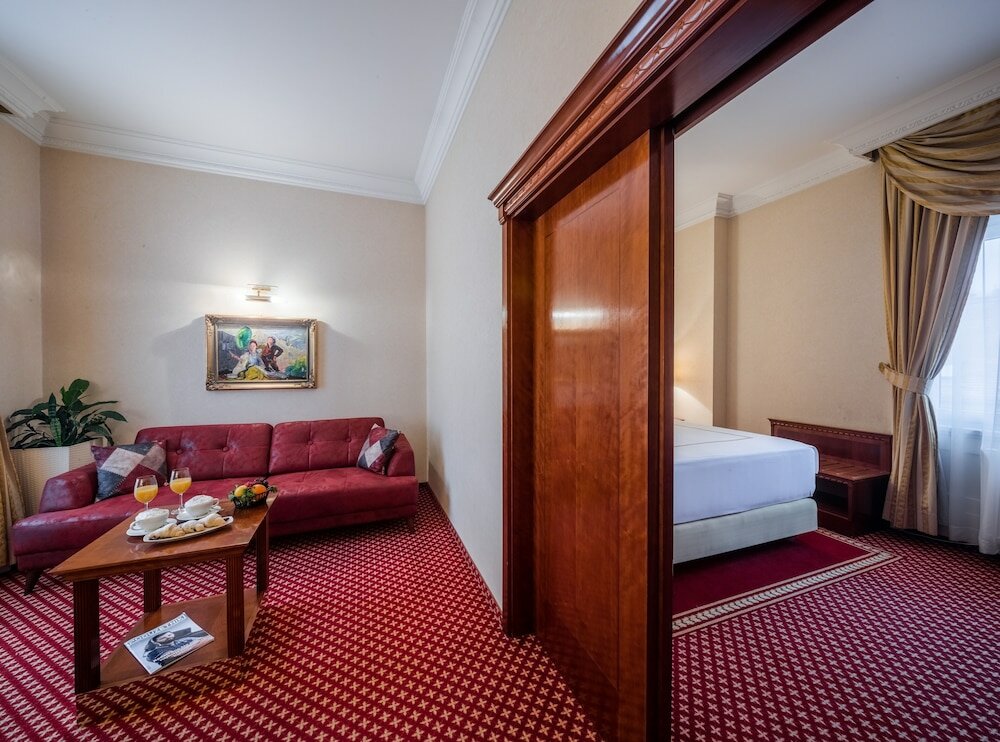 Deluxe Apartment