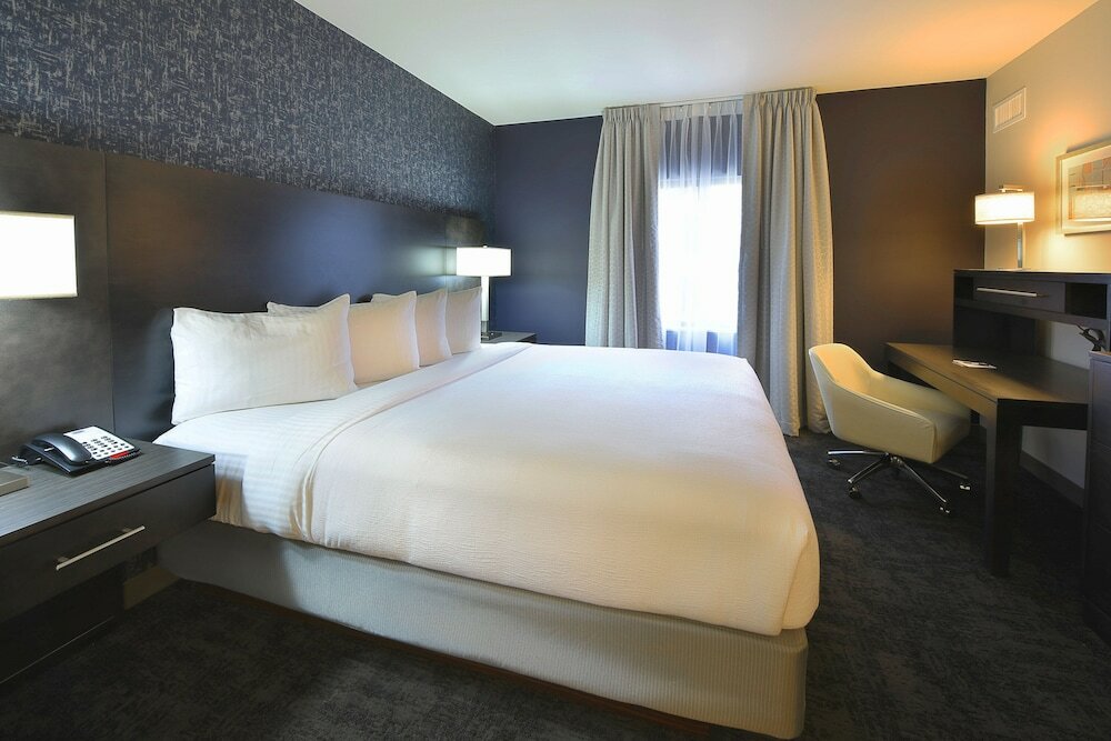 Suite, 1 Bedroom, Kitchen (Hearing)