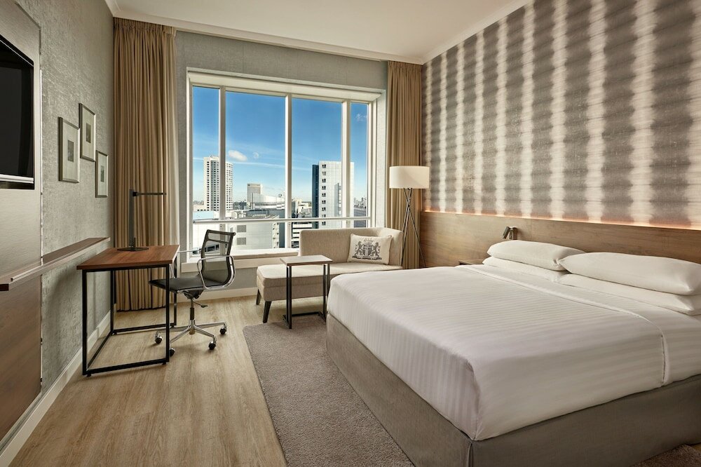 Deluxe Room, 1 King Bed, City View