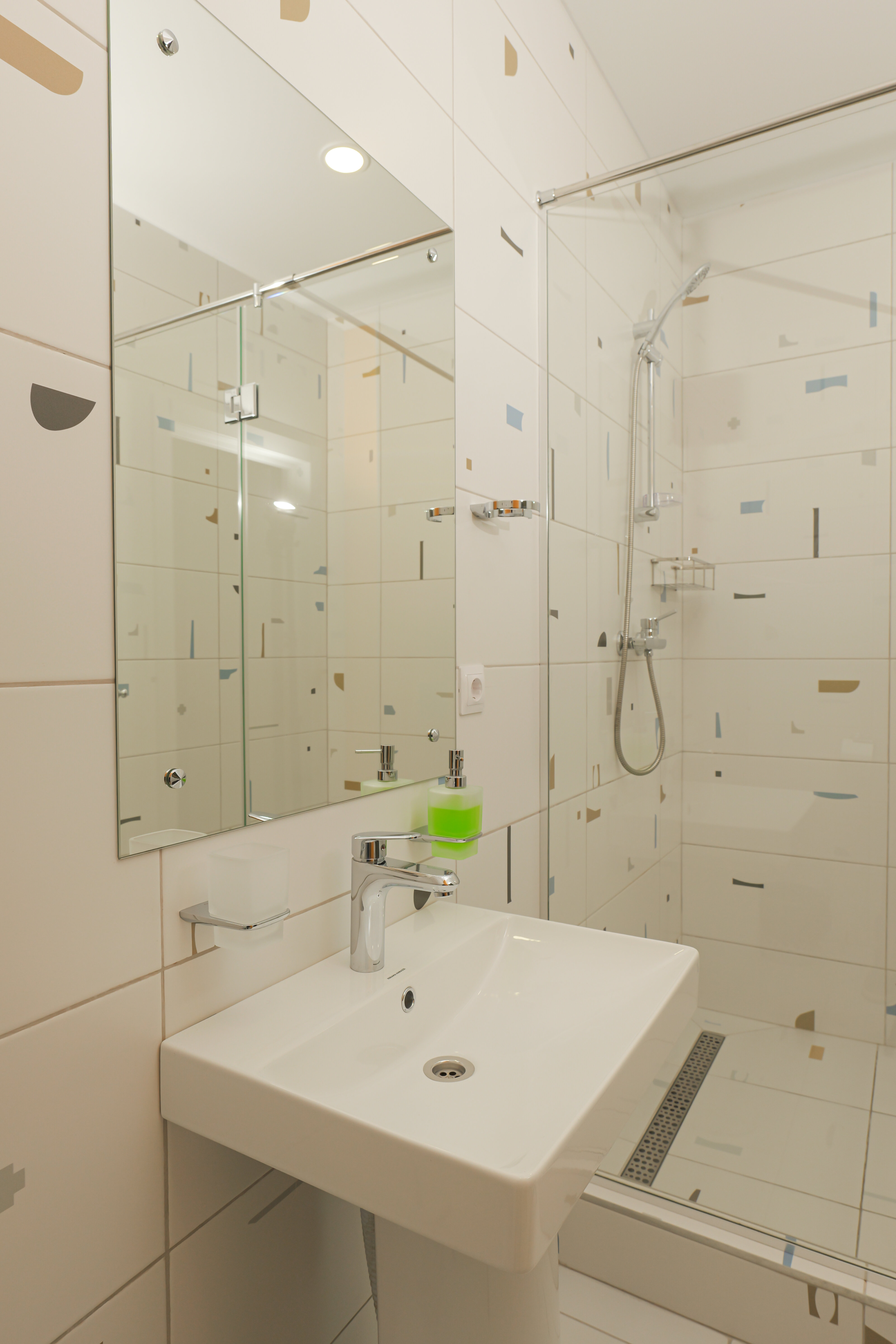 Двухместный номер с 2 отдельными кроватями и общей ванной комнатой