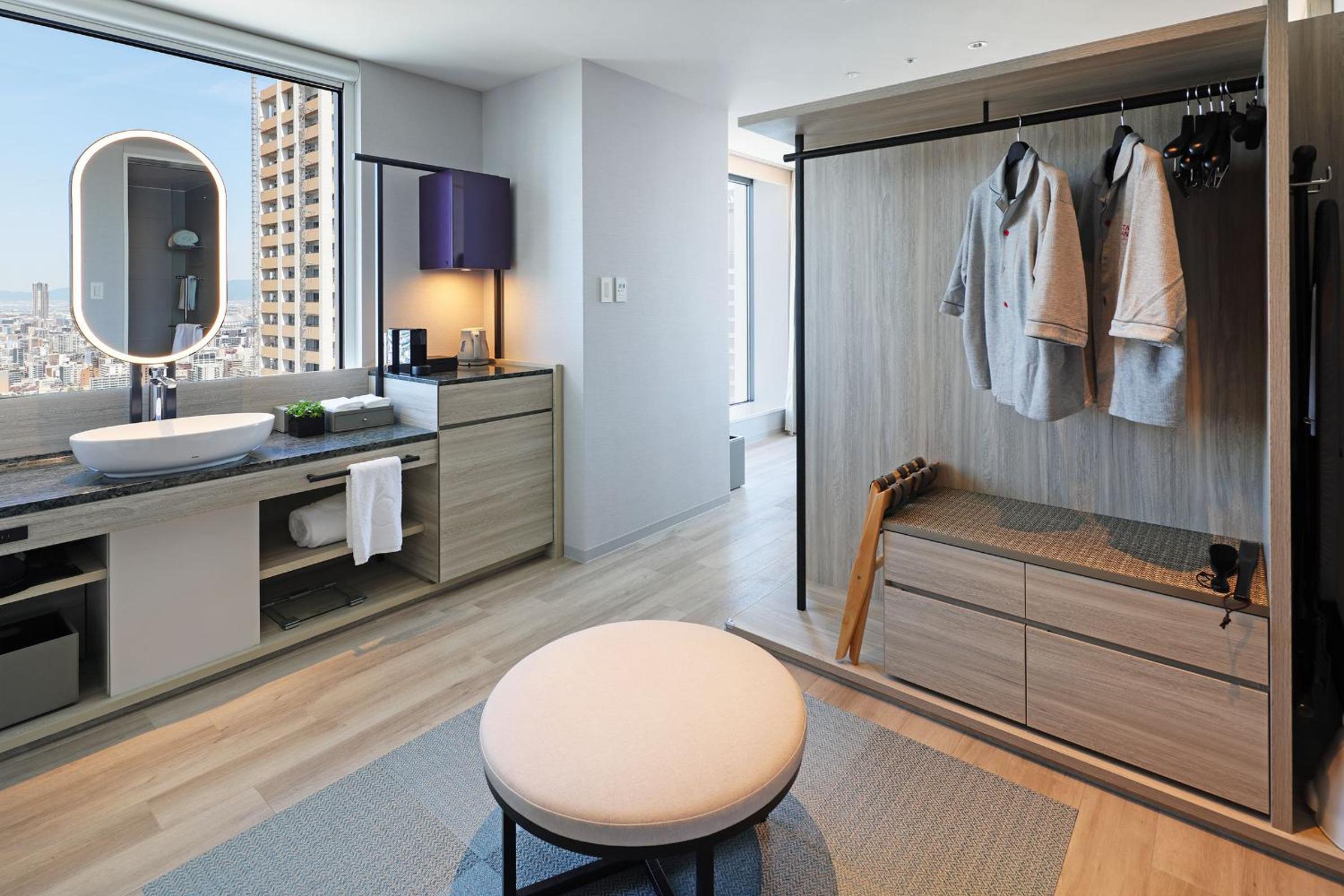 Corner King Room - Club Floor