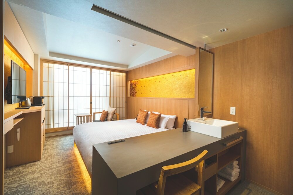 Superior Room, 1 King Bed, Non Smoking, Bathtub