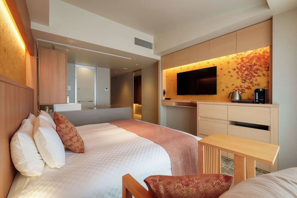 Superior Room, 1 King Bed, Non Smoking, Bathtub
