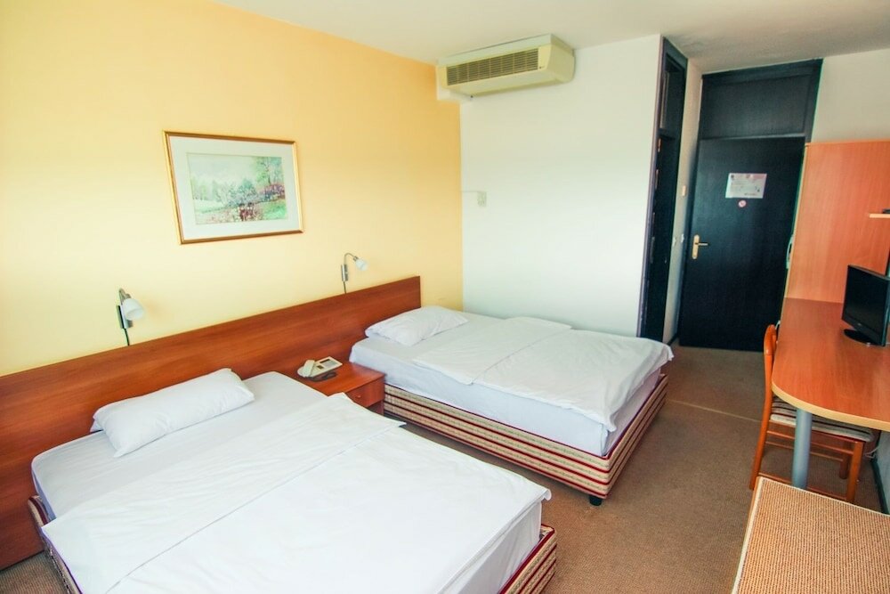 Standard Double or Twin Room, Non Smoking, City View