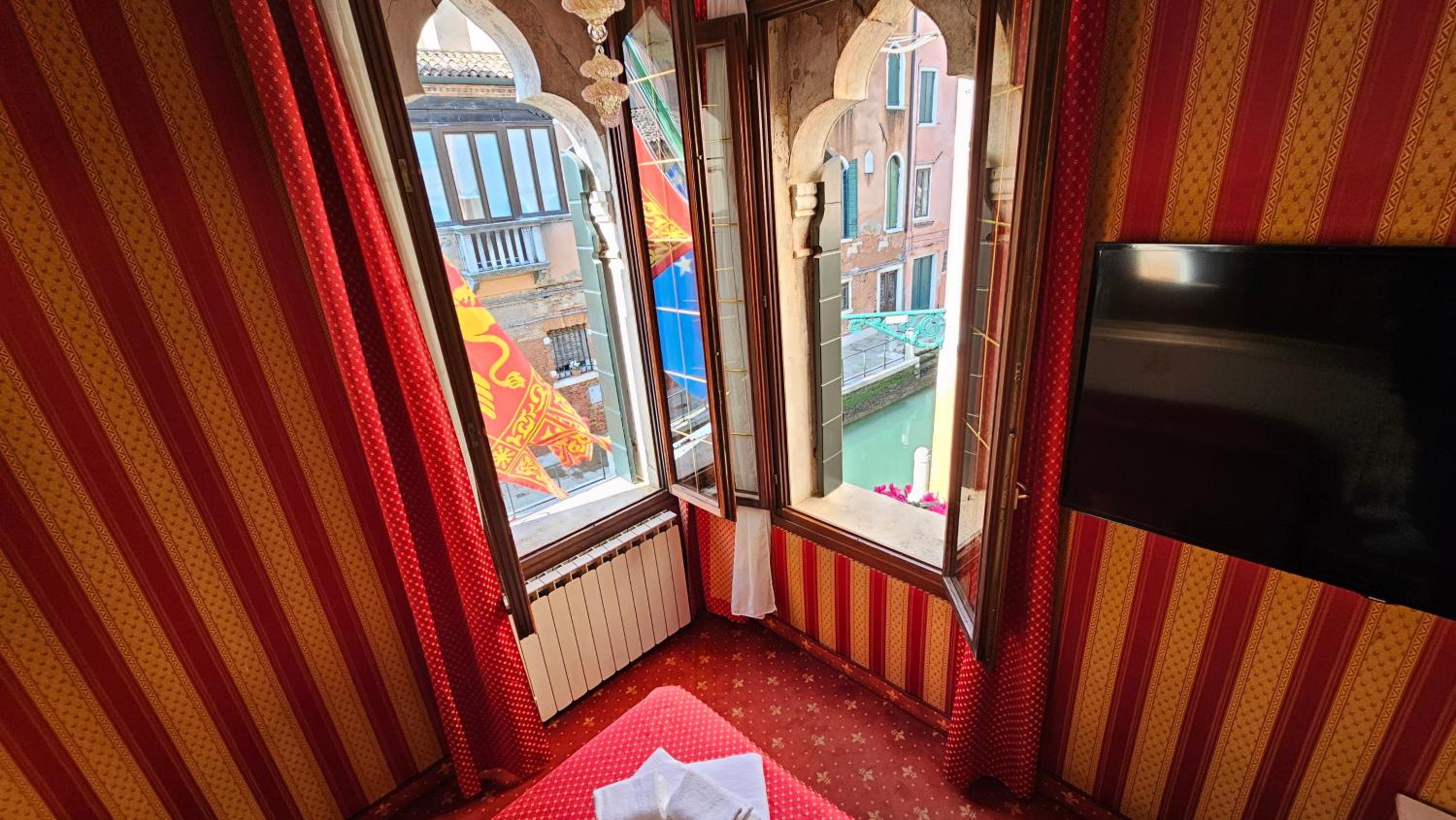 Superior Double or Twin Room with Canal View