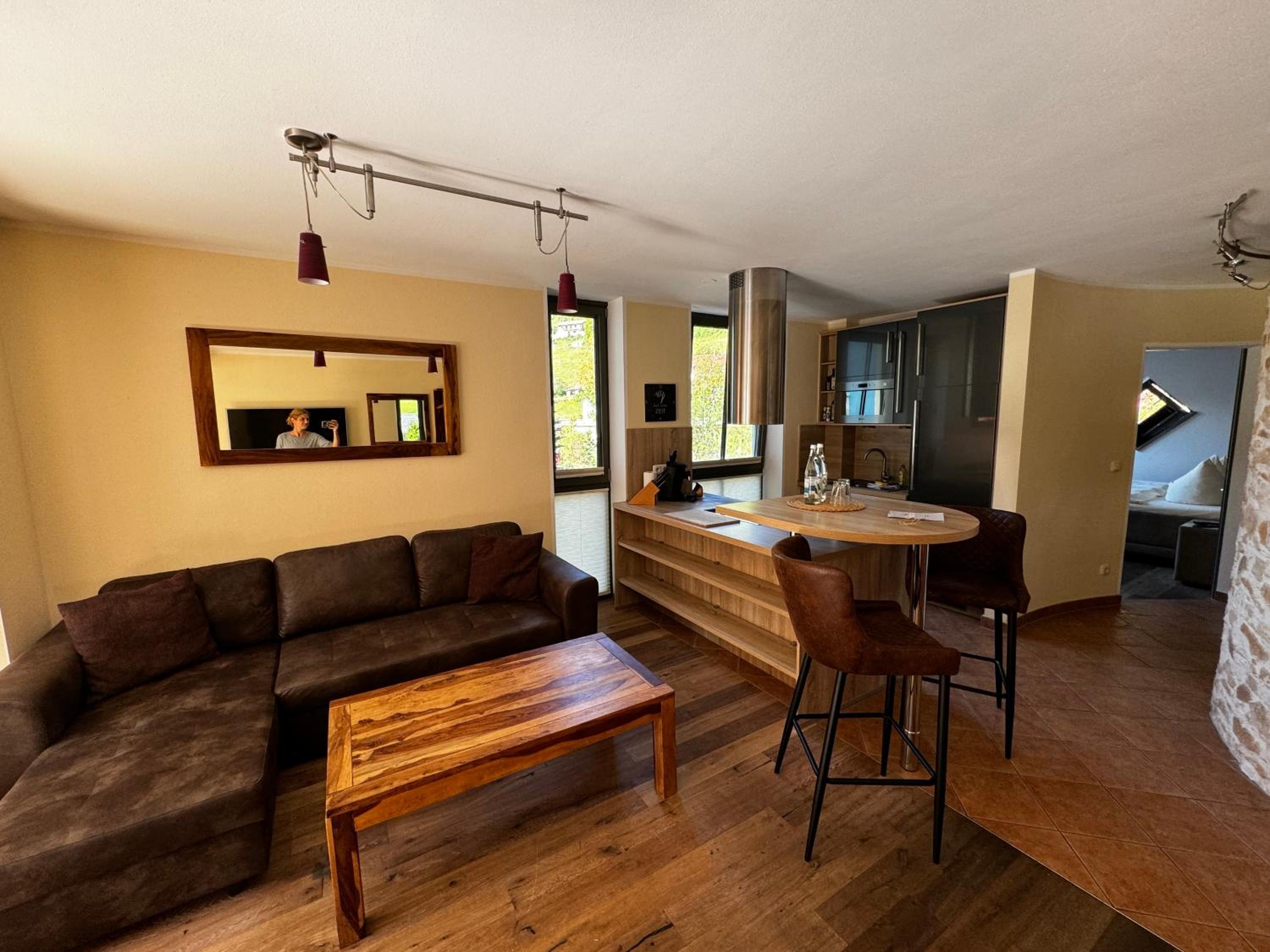 One-Bedroom Apartment with Mountain View (4 Adults) 