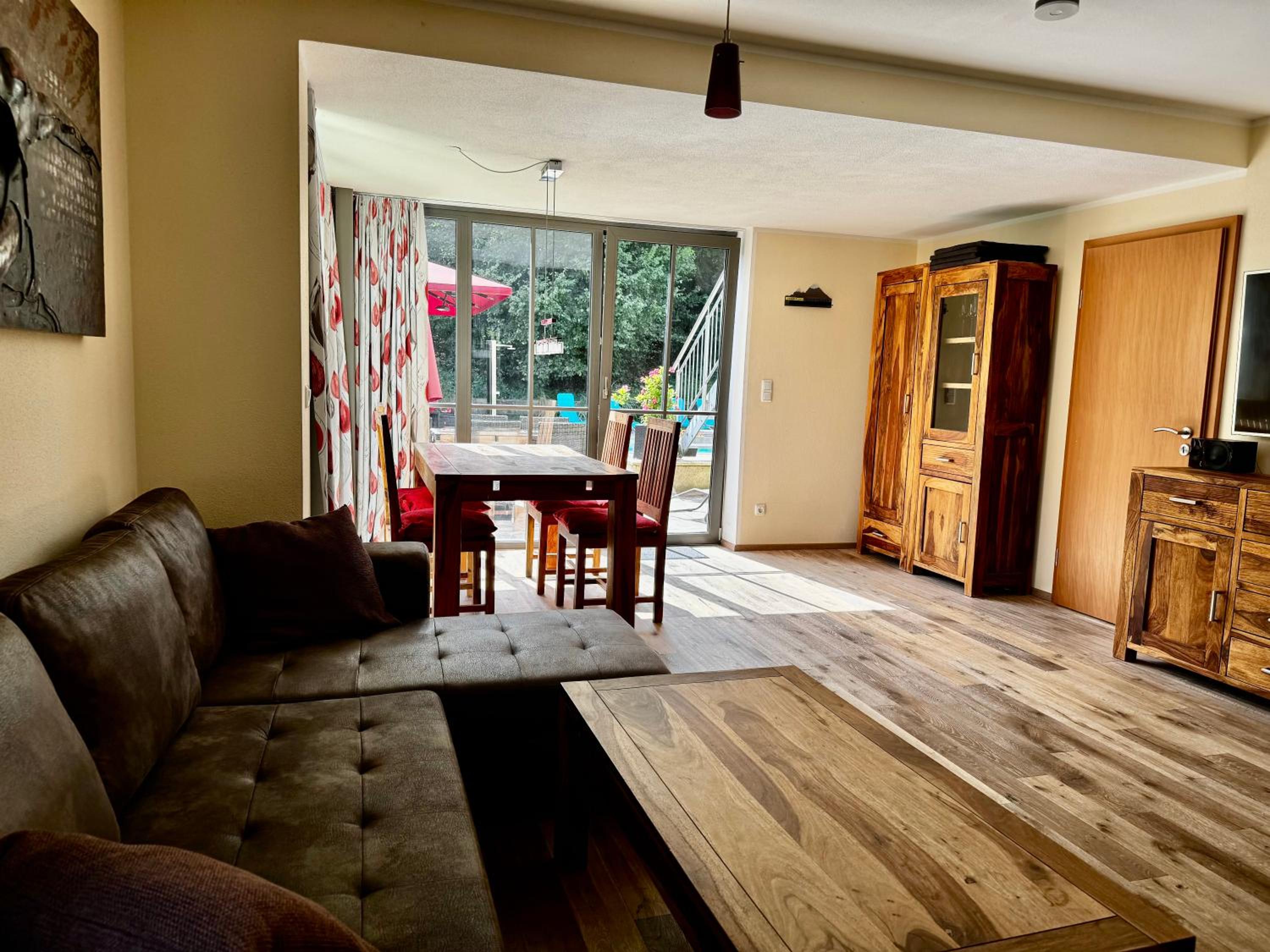 One-Bedroom Apartment with Mountain View (4 Adults) 