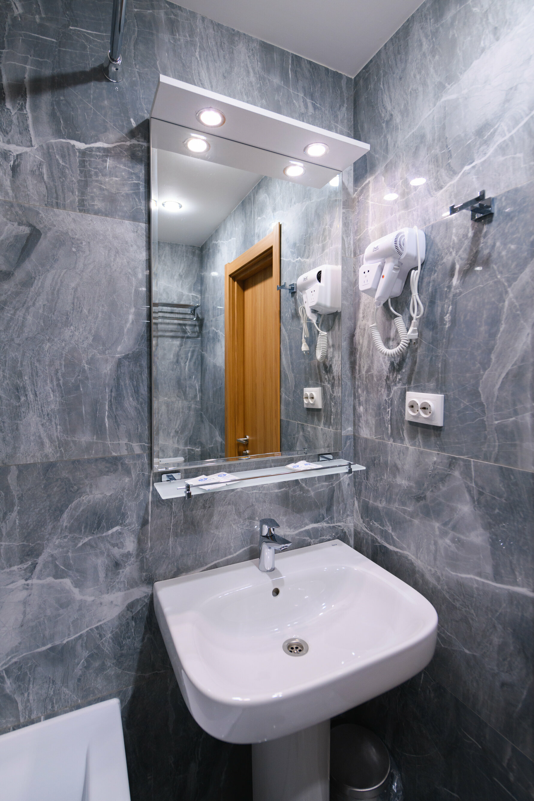 Стандарт + с двуспальной кроватью и балконом