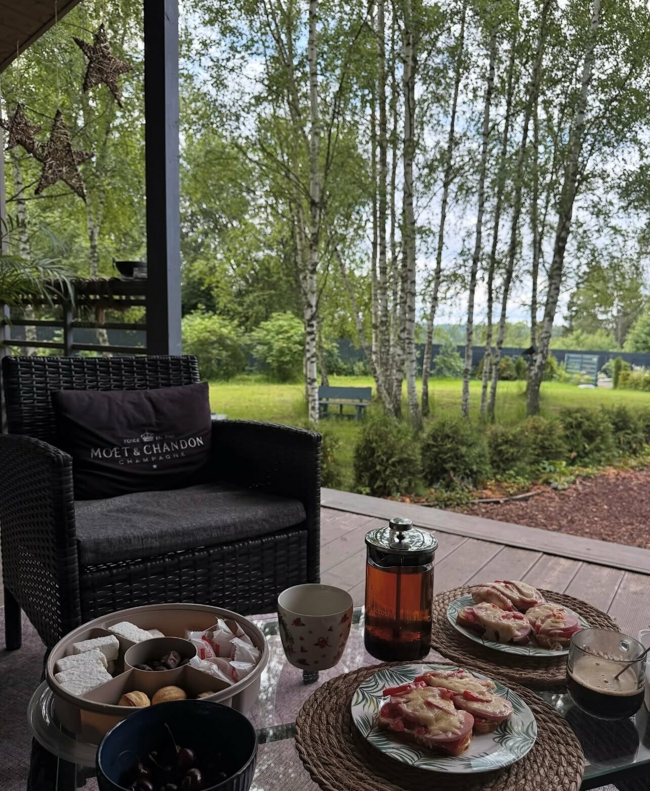 Семейный номер с видом на сад