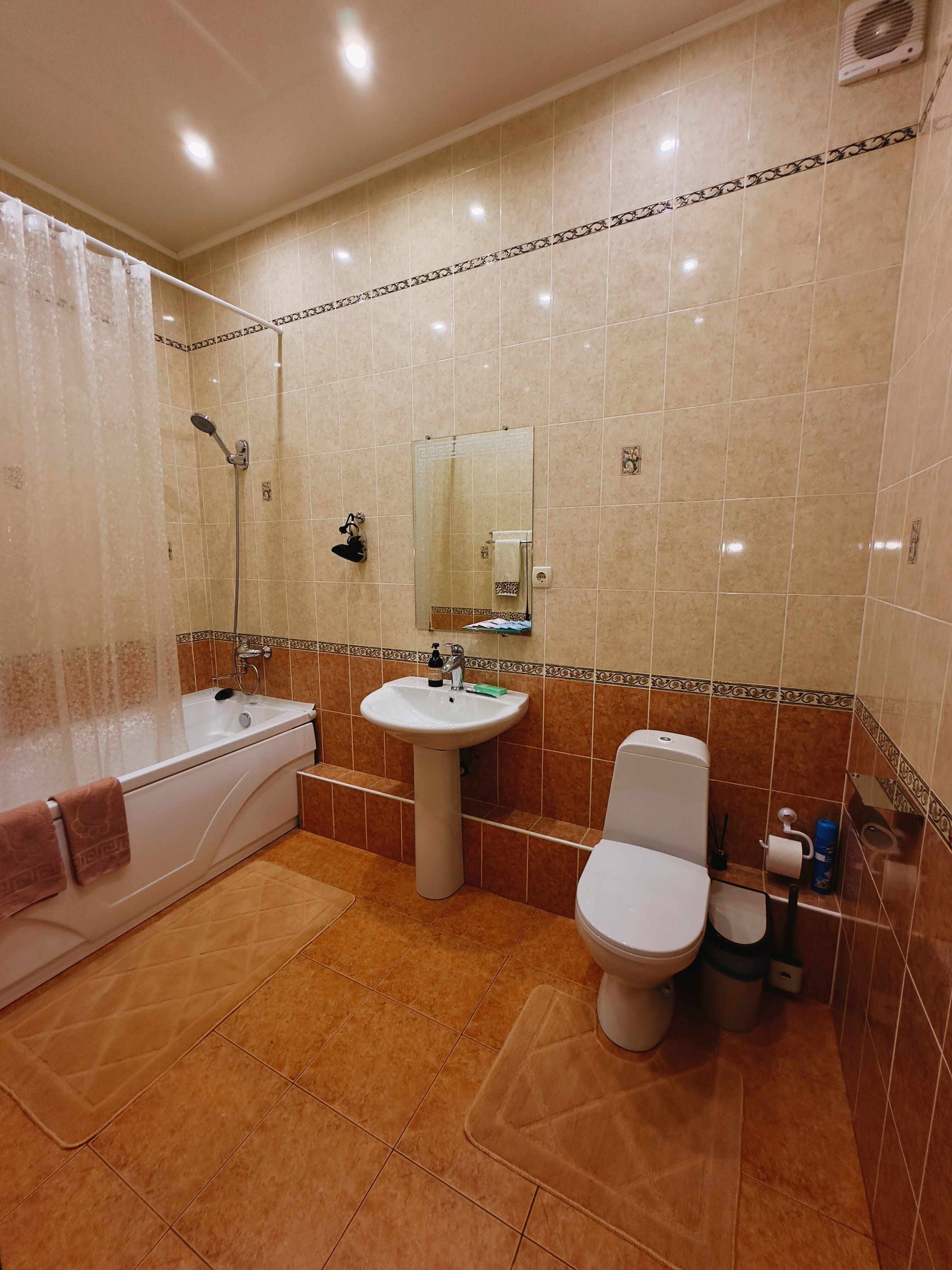 Cемейный номер с собственной ванной комнатой