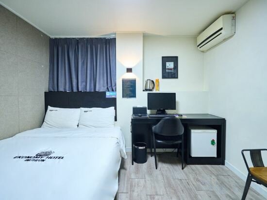 Ekonomy Double (simple Breakfast For 2)