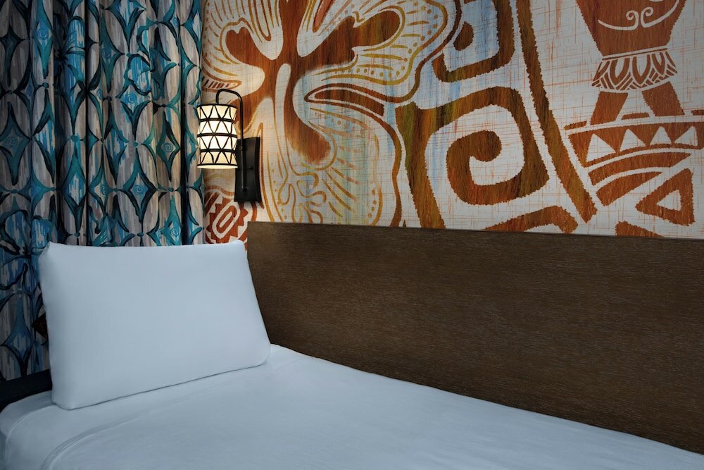 Resort View - Club Level 2 Queen Beds and 1 Day Bed