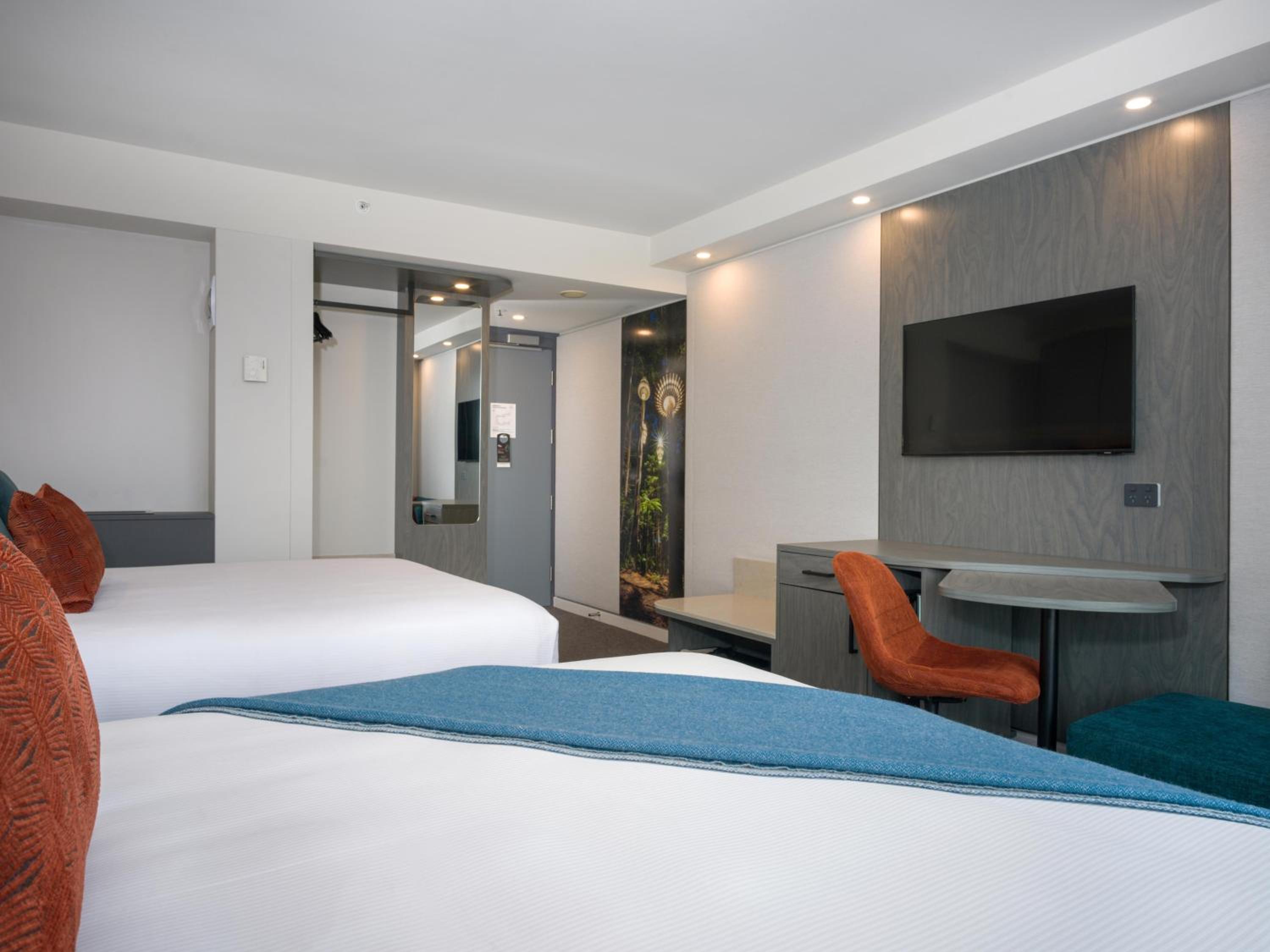 Superior Balcony 2 Queens 