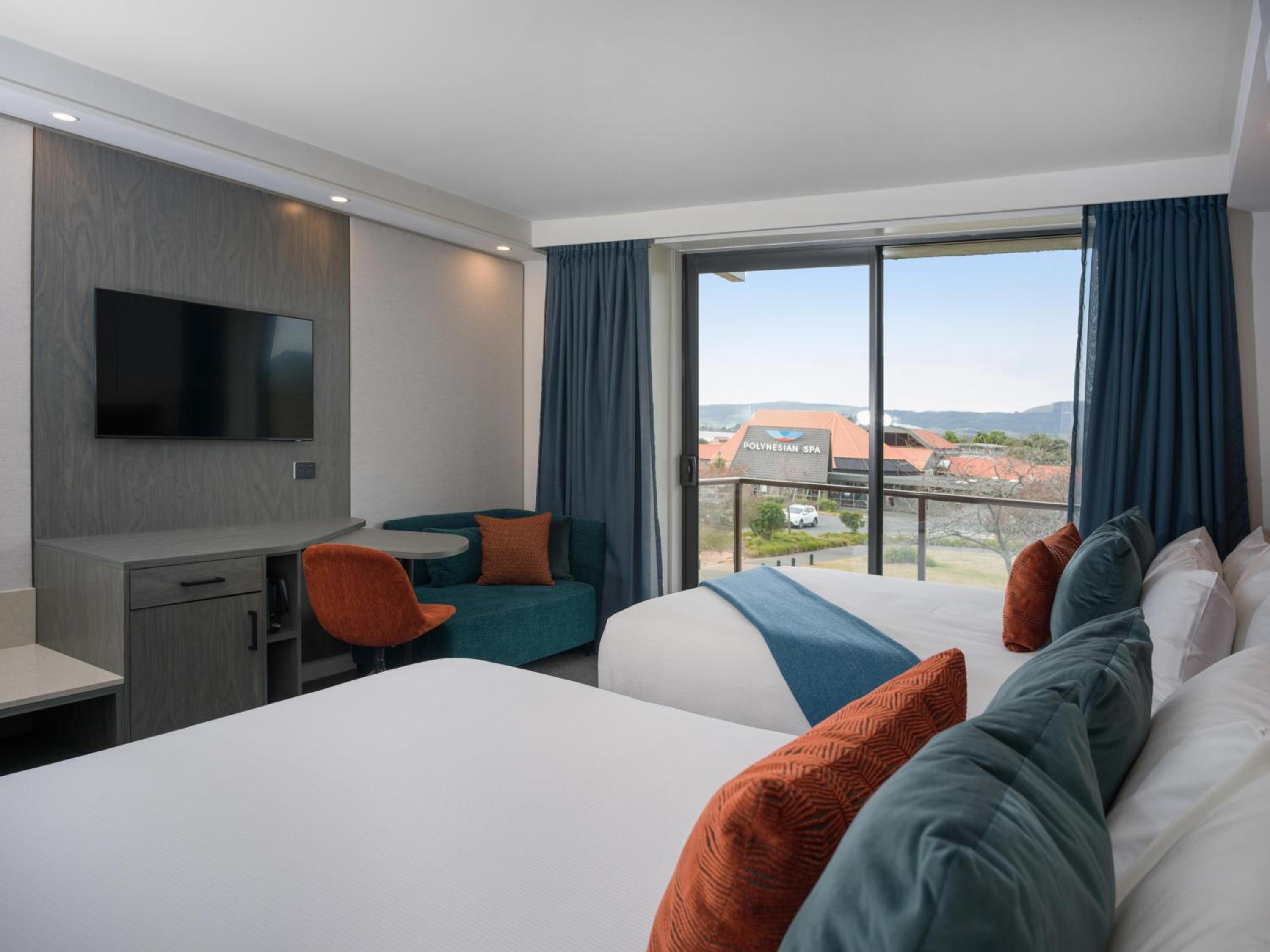 Superior Balcony 2 Queens 