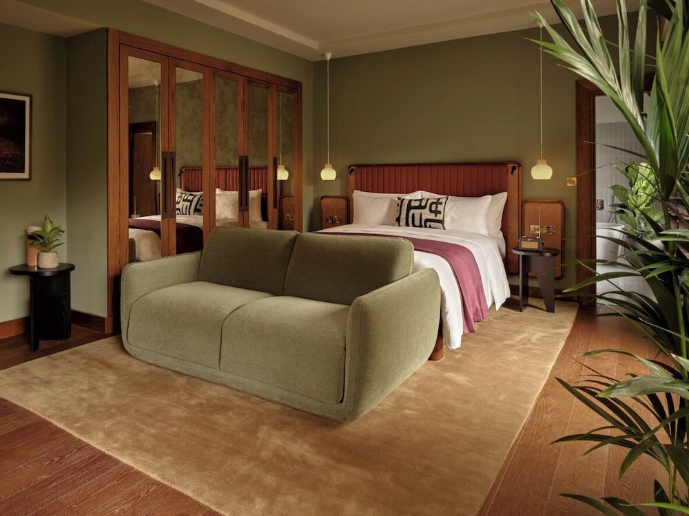 Room (Sir Residence)