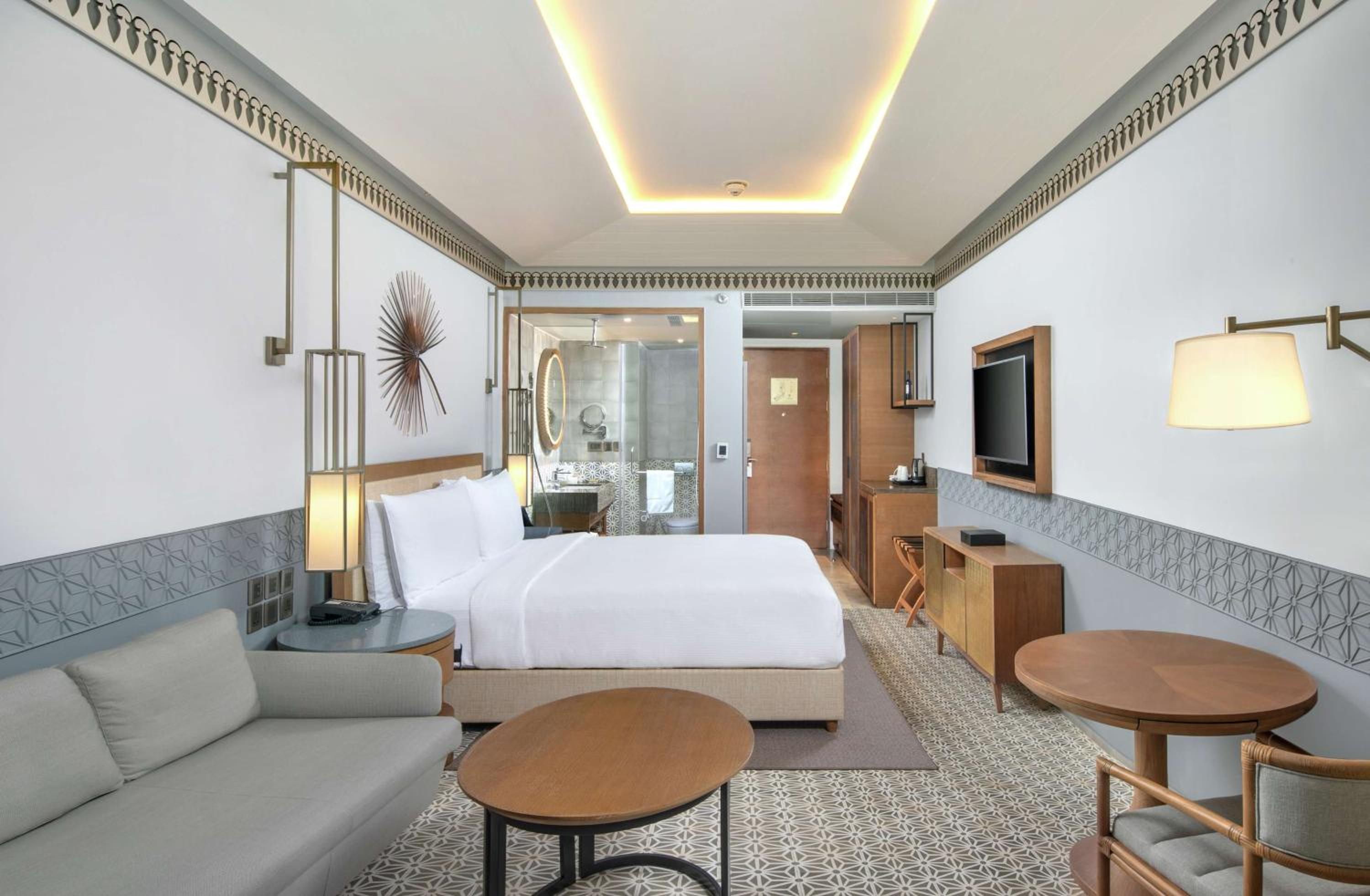 Deluxe King Room with Garden View and Balcony