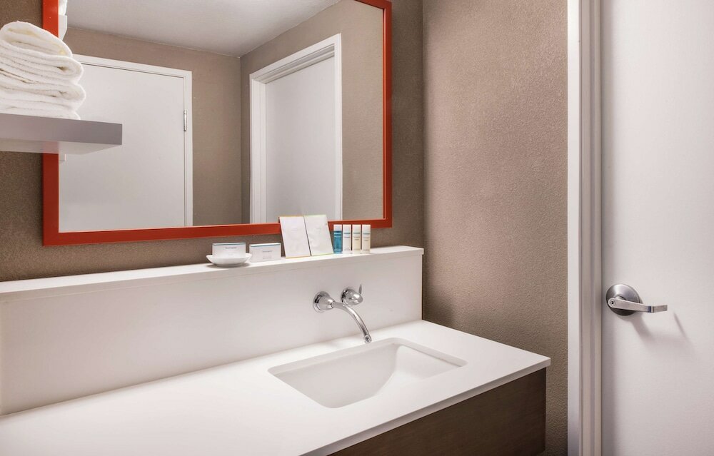 Suite, 1 King Bed, Jetted Tub