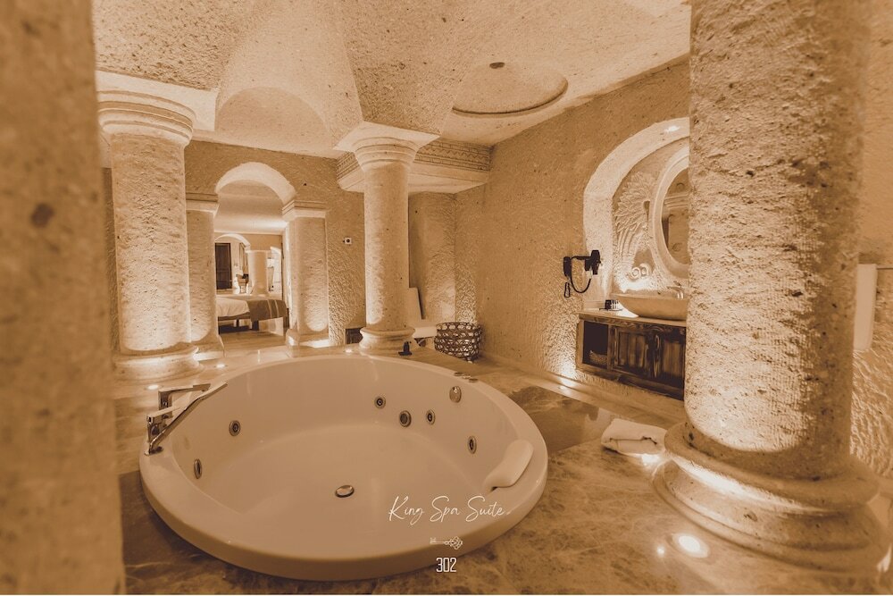 Spa Cave Suite