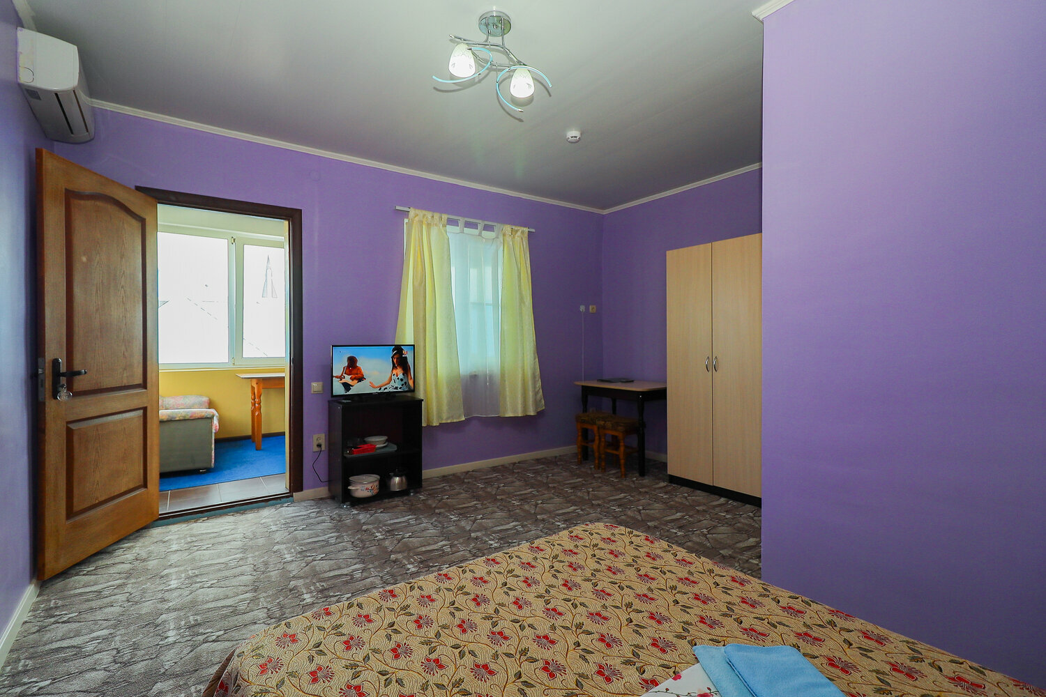 Улучшенный двухместный номер с 1 кроватью или 2 отдельными кроватями, вид на город