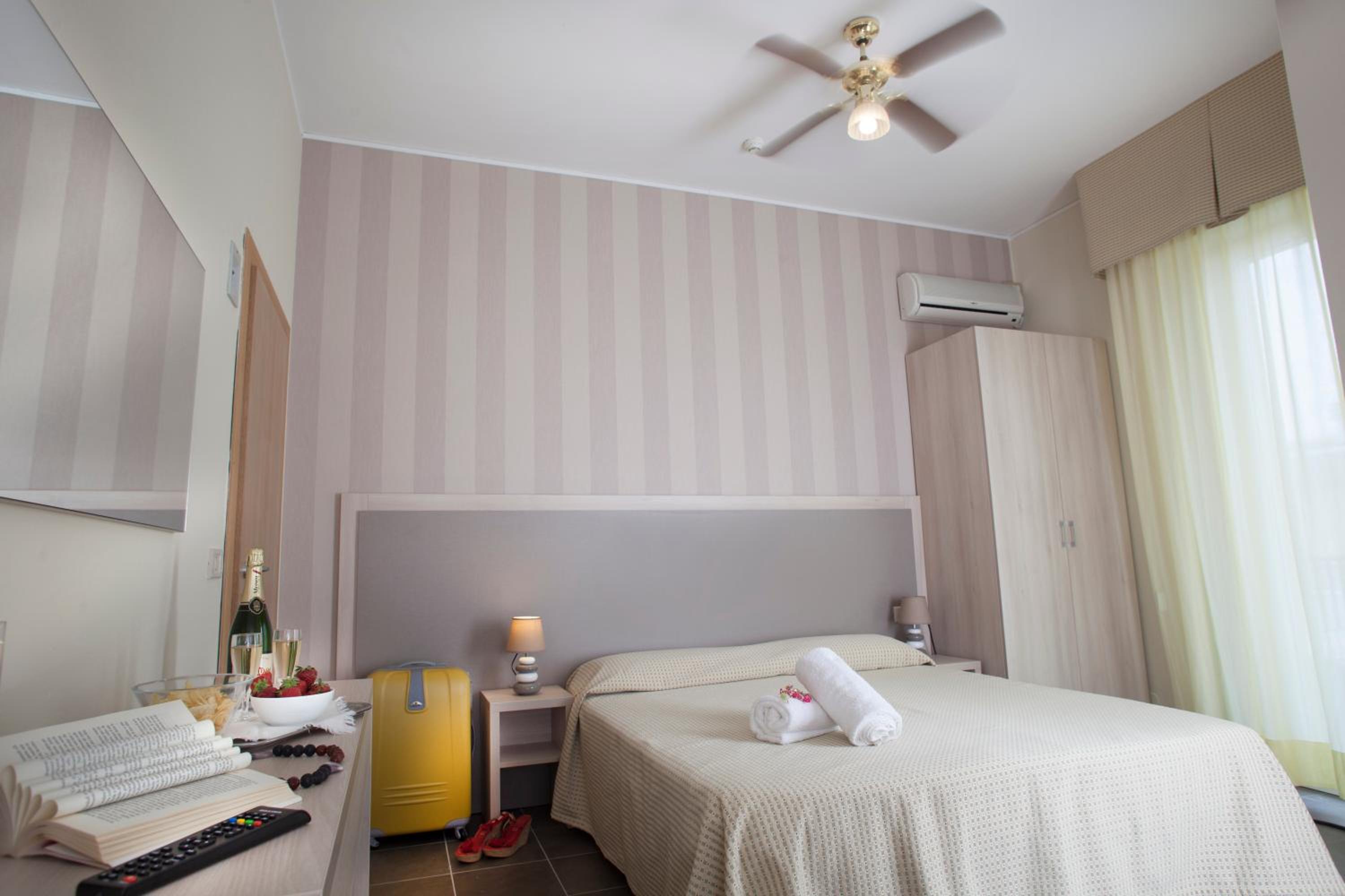 Double or Twin Room with Side Sea View