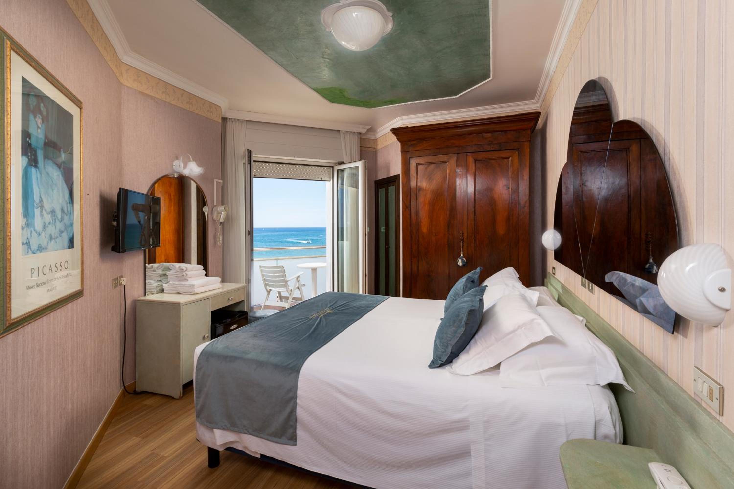 Double or Twin Room with Balcony and Sea View