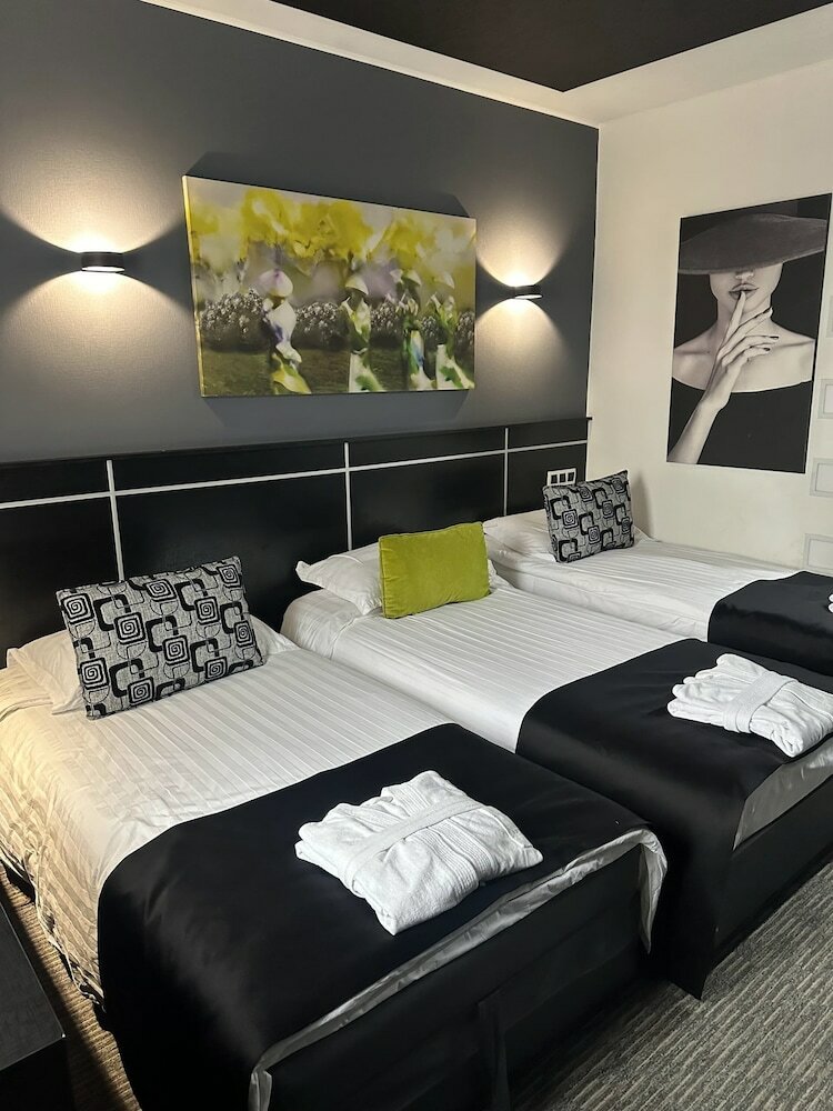 Economy Triple Room