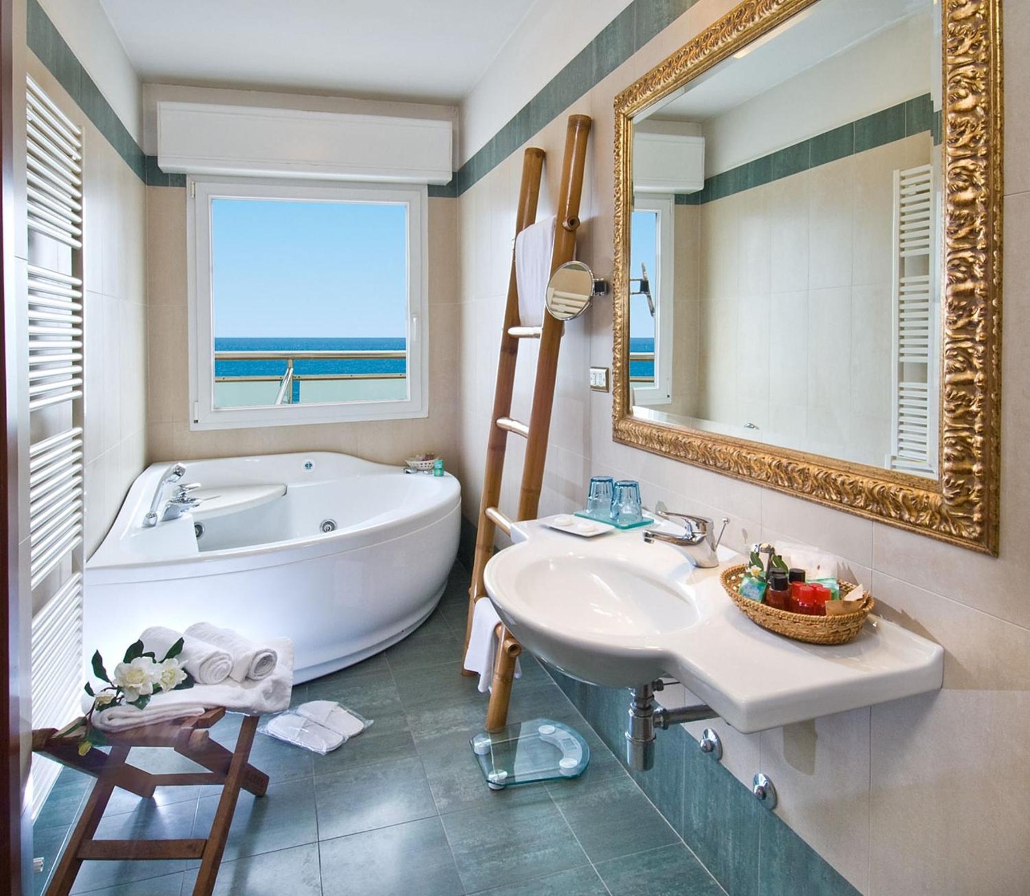 Junior Suite Sea View with Jacuzzi (2 Adults)