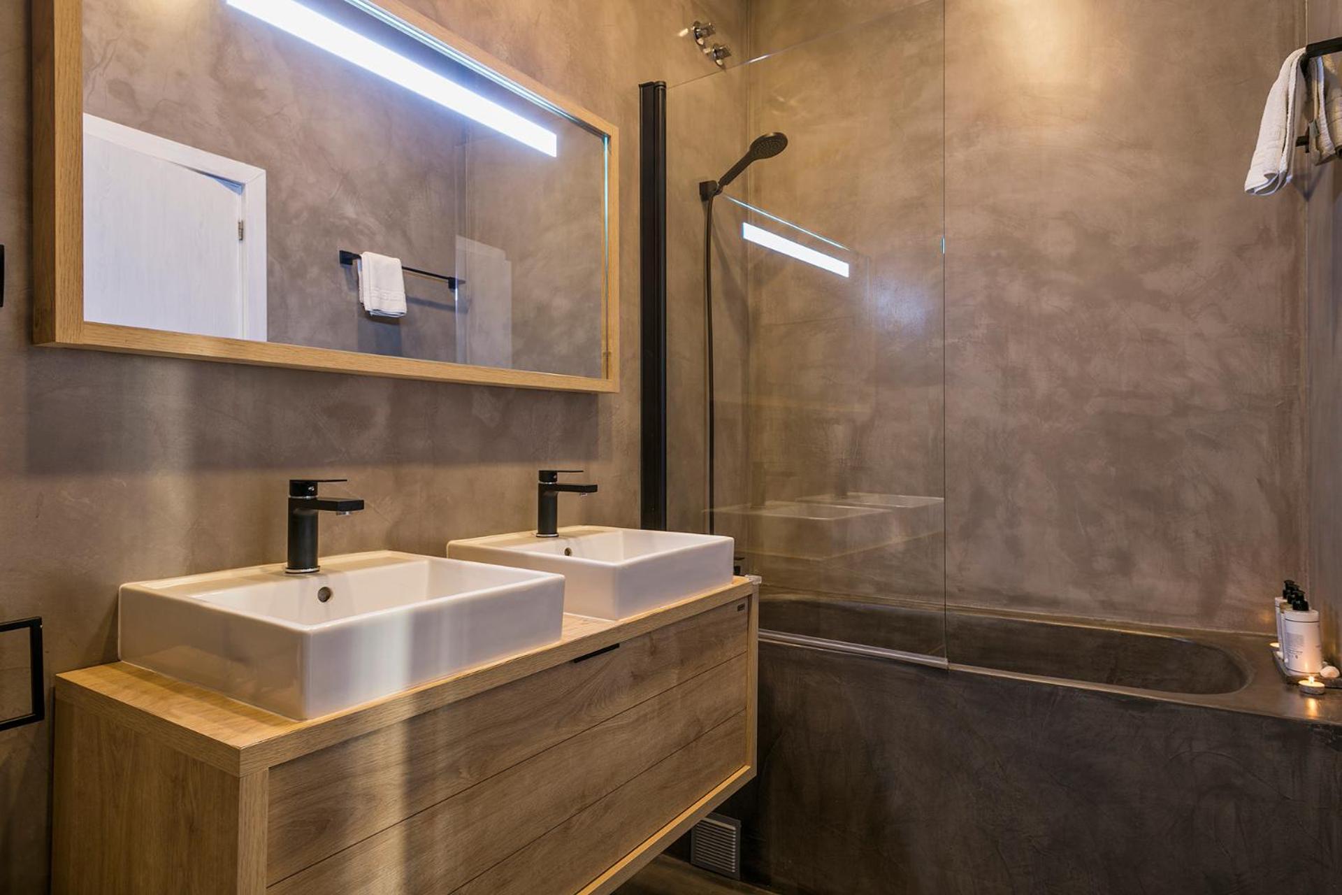 Three-Bedroom Apartment (6 Adults)