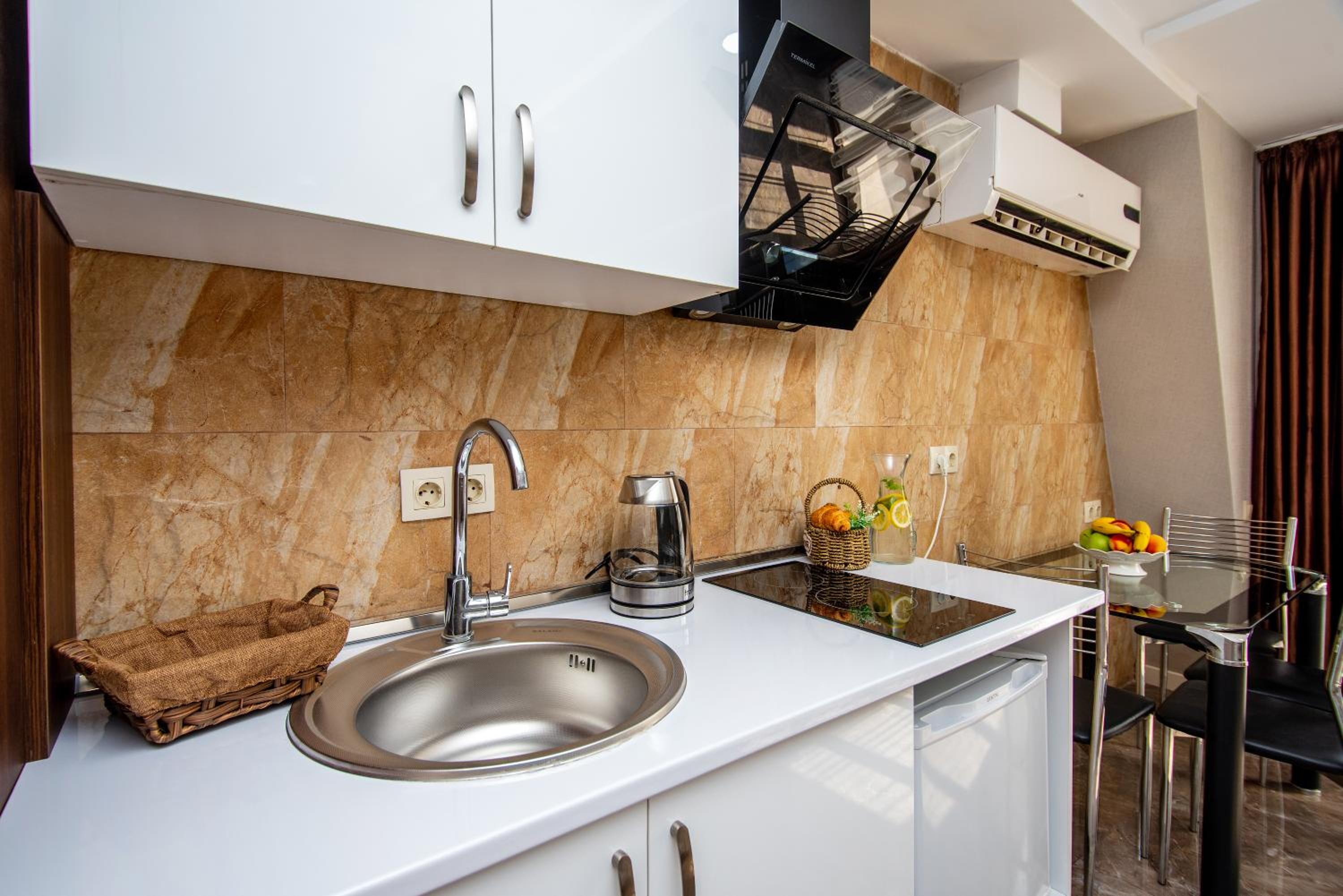 Studio Apartment with Terrace